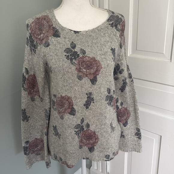 Lucky Brand Floral Pullover Sweater Gray Pink Size Medium Bell Sleeve - Picture 2 of 5